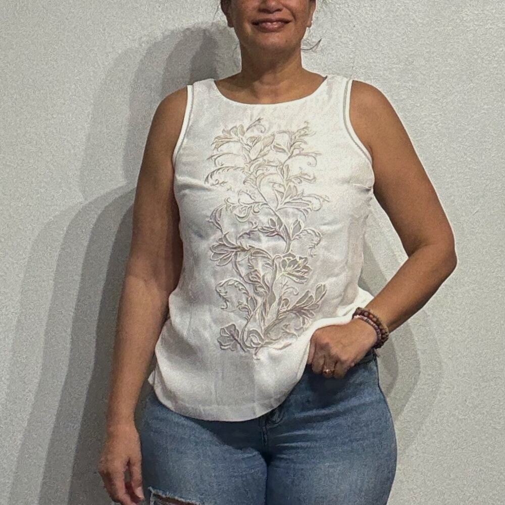 White House Black Market White Embroidered Sleeve Blouse Sz M